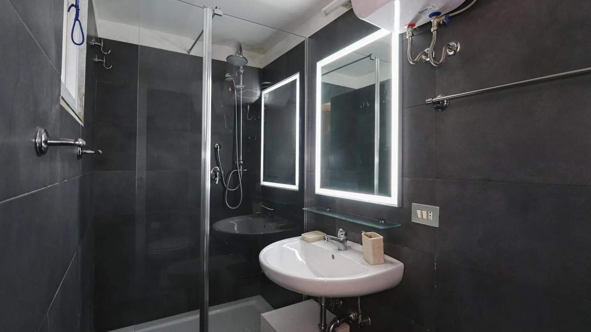 Rome Centre 5Min - Cozy Apartment & Patio 0*,